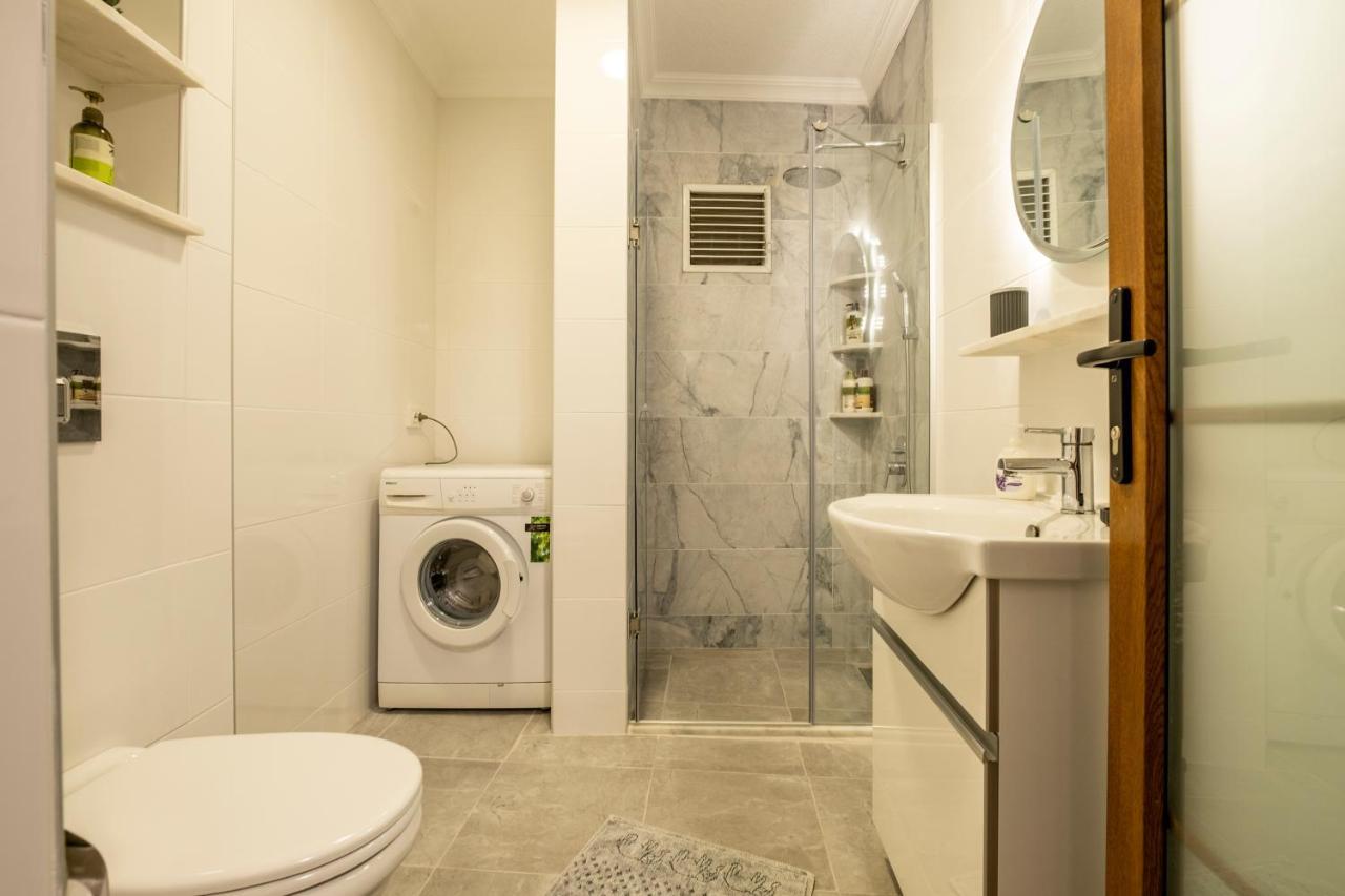 Apartmán Spacious And Comfy 2Br In The Heart Of Cihangir Istanbulská provincie Exteriér fotografie