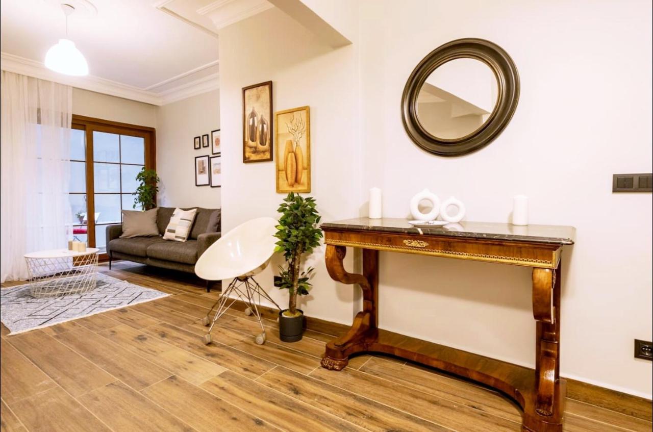 Apartmán Spacious And Comfy 2Br In The Heart Of Cihangir Istanbulská provincie Exteriér fotografie