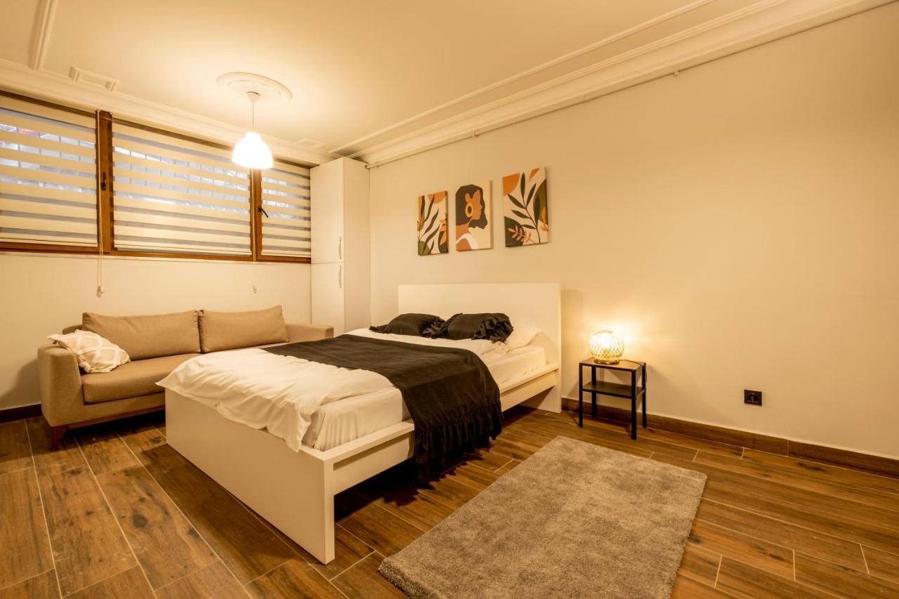 Apartmán Spacious And Comfy 2Br In The Heart Of Cihangir Istanbulská provincie Exteriér fotografie